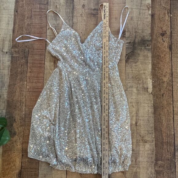 Stunning Sparkles Lulus Silver Sequin Backless Skater Dress Small Mini - Picture 10 of 11